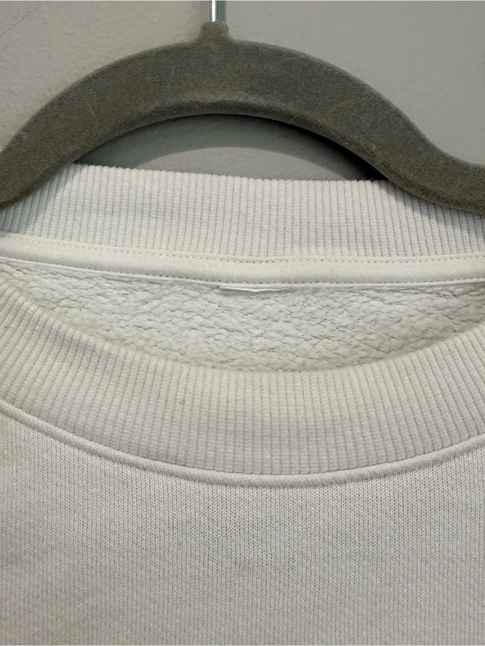 ALO Yoga White Accolade Crew Neck Pullover